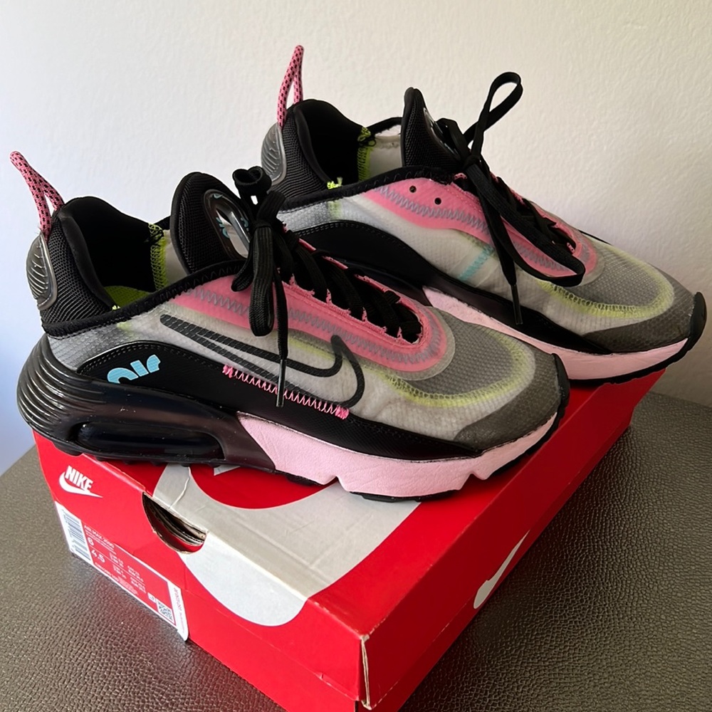 Air max 2090 white/black-pink foam
